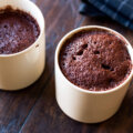 Delicioso bolo de chocolate de caneca em apenas 5 minutos!