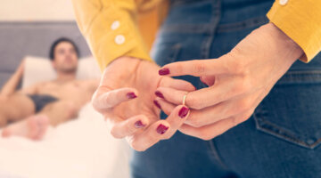 Os 4 principais motivos que levam mulheres casadas à infidelidade